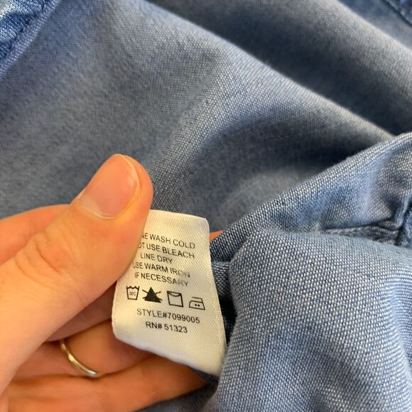Cece Nordstrom Chambray Top Womens XS Extra Small Blue Hidden Buttons Shirt - Picture 10 of 12